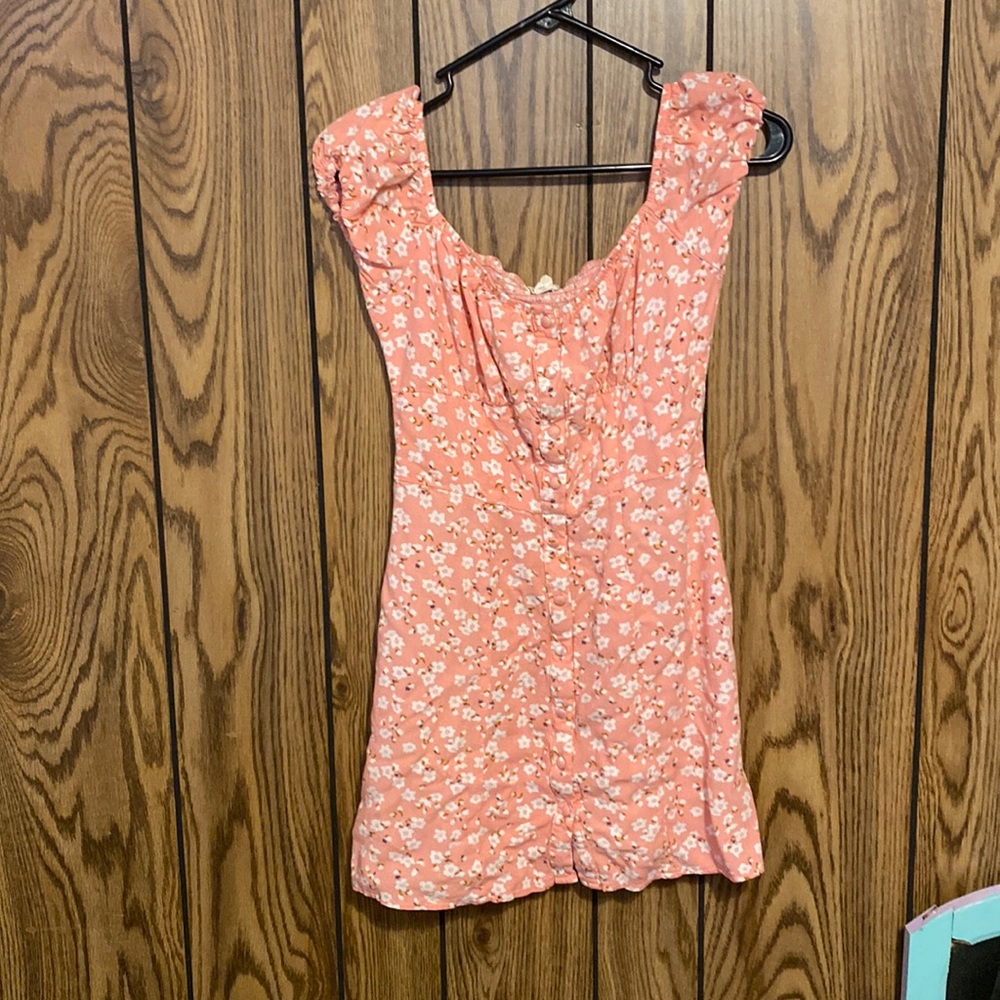 Pink dress with flowers, can be worn on the shoulder or off the shoulder